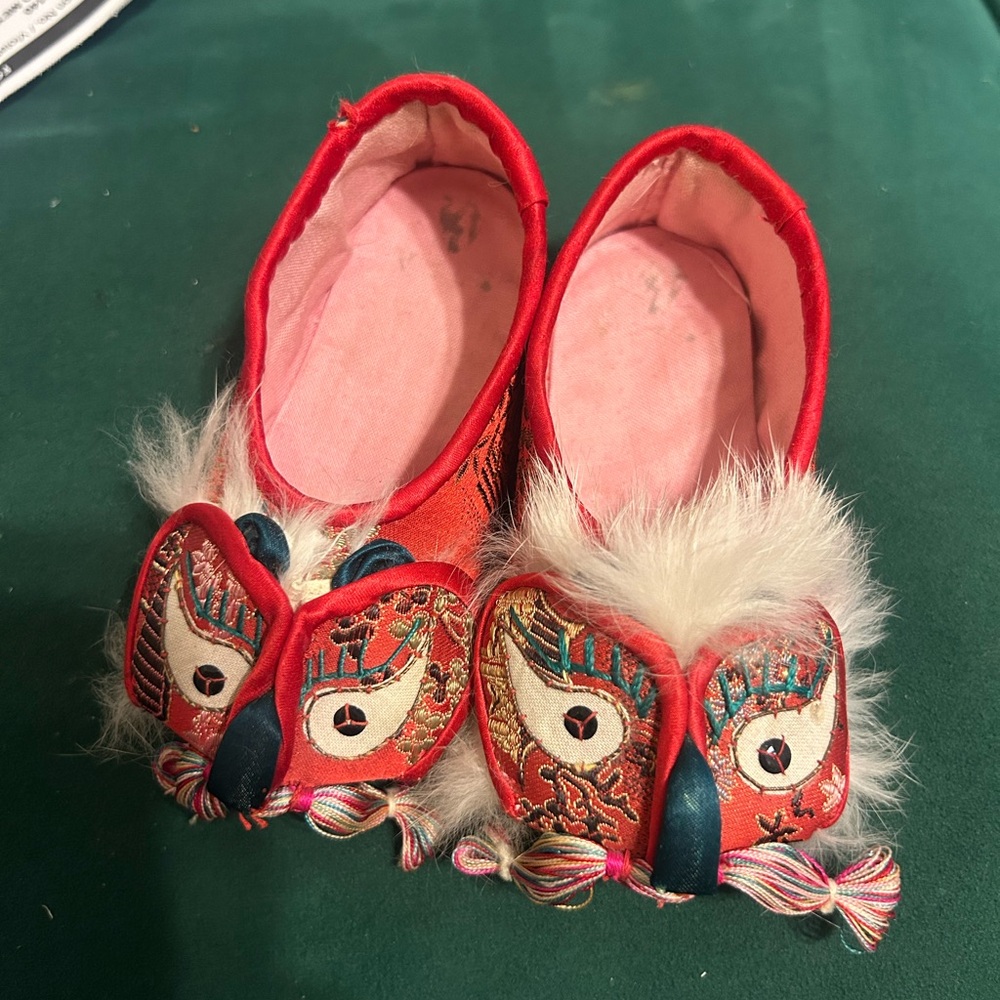 Baby Slippers - Vintage Chinese design - Embroidered satin & dragon design